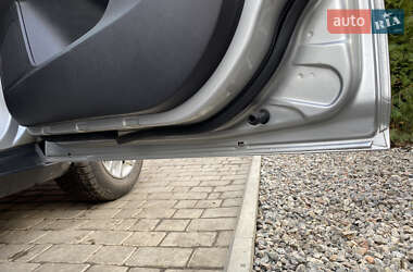 Хэтчбек Ford Focus 2011 в 