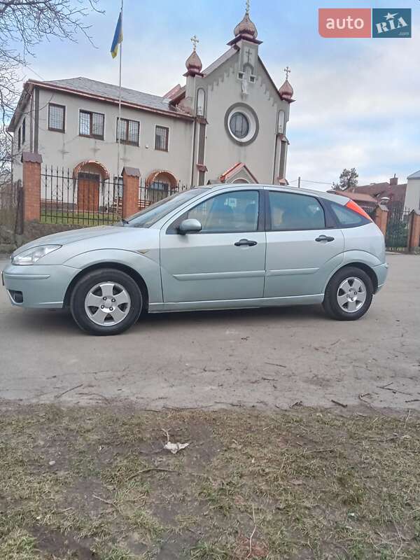 Хэтчбек Ford Focus 2004 в 
