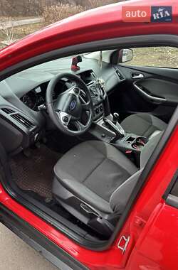 Хэтчбек Ford Focus 2012 в 