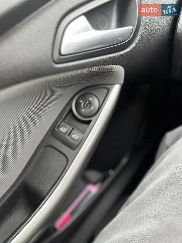 Хэтчбек Ford Focus 2012 в Сумах