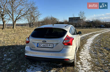 Хэтчбек Ford Focus 2011 в 