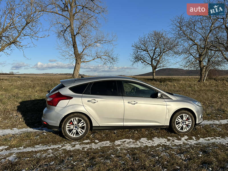 Хэтчбек Ford Focus 2011 в Черновцах