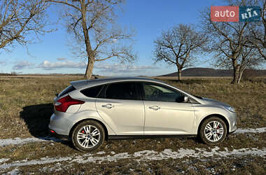 Хэтчбек Ford Focus 2011 в 