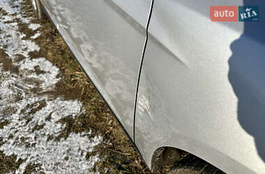 Хэтчбек Ford Focus 2011 в 