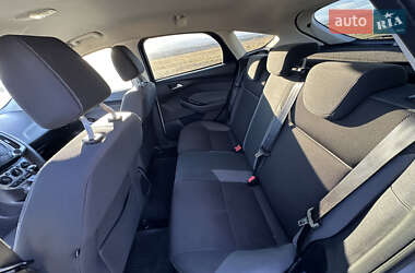 Хэтчбек Ford Focus 2011 в 