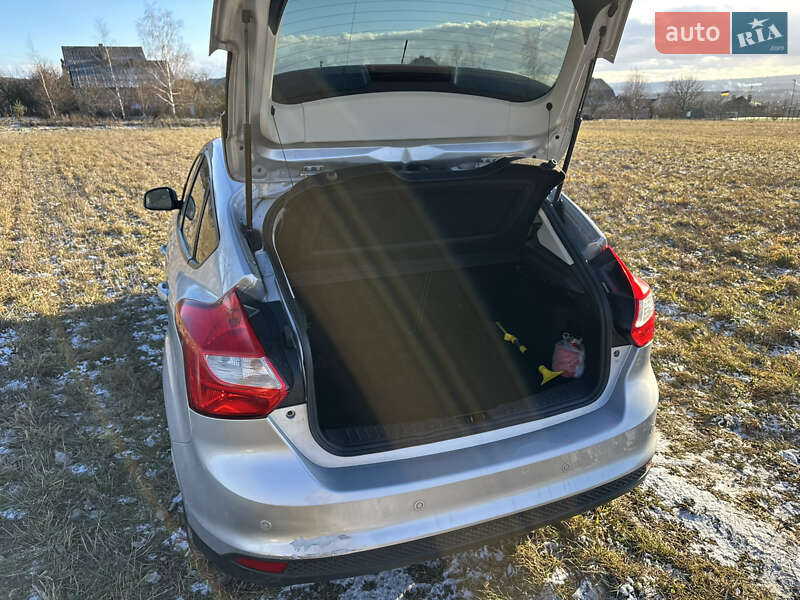 Хэтчбек Ford Focus 2011 в Черновцах
