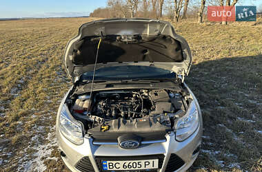 Хэтчбек Ford Focus 2011 в 