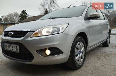 Хэтчбек Ford Focus 2010 в Остроге