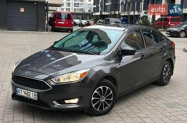 Седан Ford Focus 2015 в Бурштыне