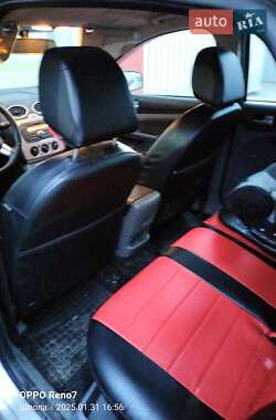 Хэтчбек Ford Focus 2011 в 