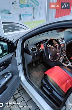 Хэтчбек Ford Focus 2011 в 