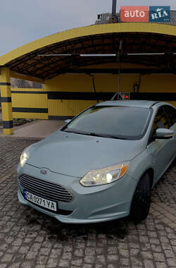 Хэтчбек Ford Focus 2013 в 