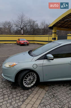 Хэтчбек Ford Focus 2013 в 
