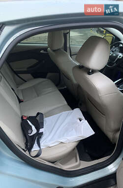 Хэтчбек Ford Focus 2013 в 