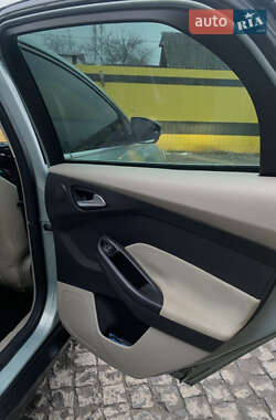 Хэтчбек Ford Focus 2013 в 