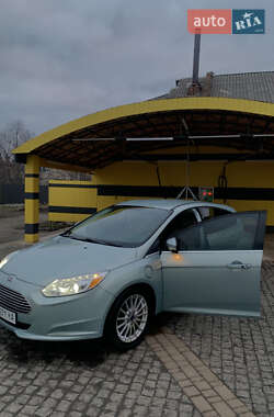 Хэтчбек Ford Focus 2013 в 