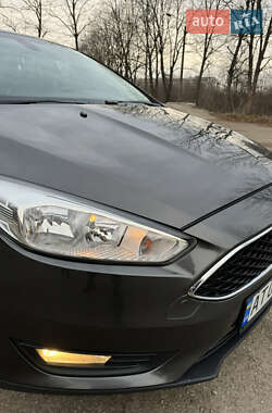 Хэтчбек Ford Focus 2015 в 