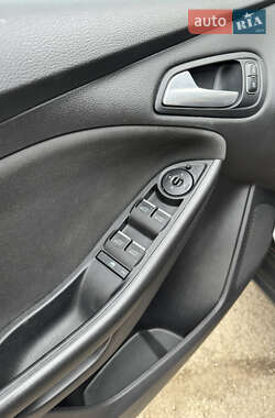 Хэтчбек Ford Focus 2015 в 