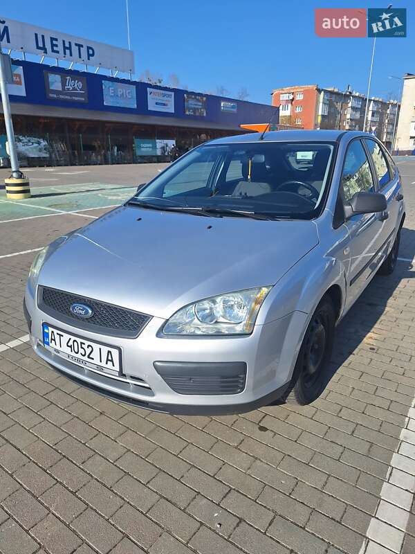 Хэтчбек Ford Focus 2005 в 