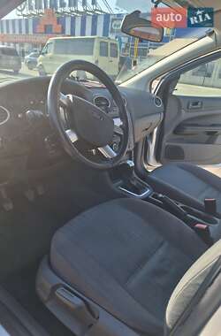 Хэтчбек Ford Focus 2005 в 