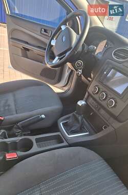 Хэтчбек Ford Focus 2005 в 