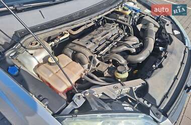Хэтчбек Ford Focus 2005 в 