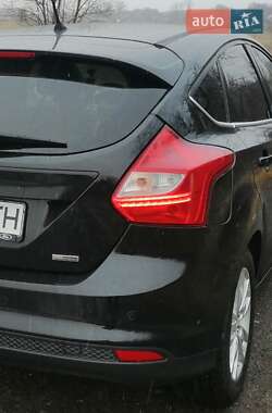 Хэтчбек Ford Focus 2011 в 