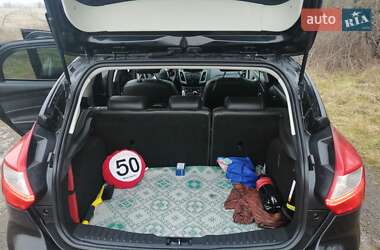 Хэтчбек Ford Focus 2011 в 