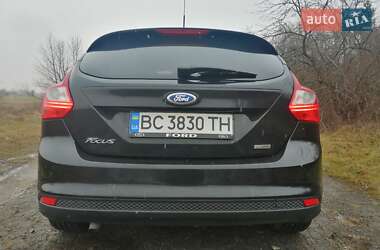 Хэтчбек Ford Focus 2011 в 