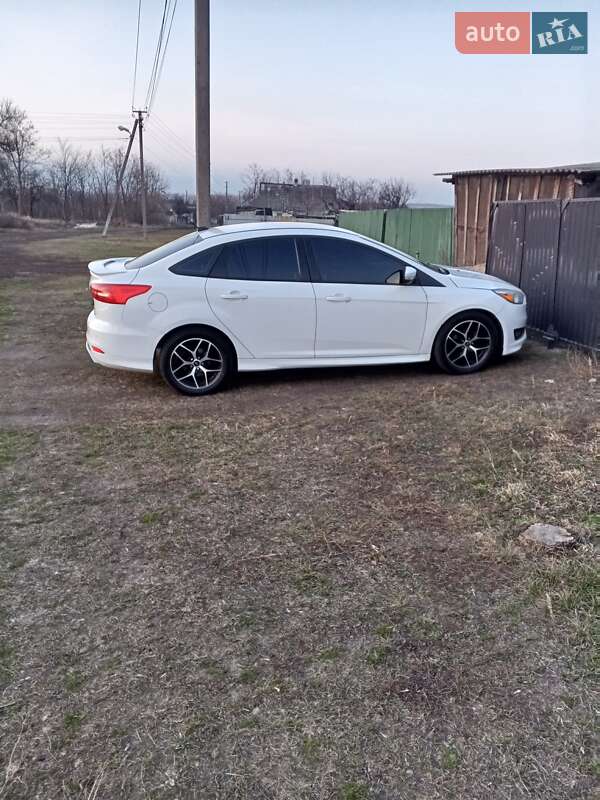 Седан Ford Focus 2015 в 