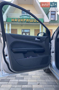 Хэтчбек Ford Focus 2006 в Новой Одессе