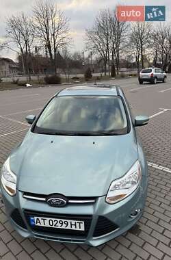 Хэтчбек Ford Focus 2012 в 