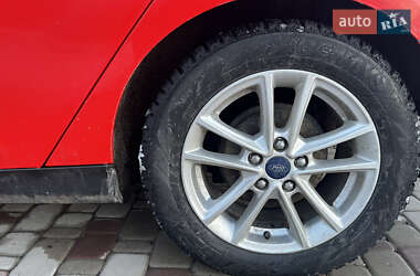 Хэтчбек Ford Focus 2016 в 