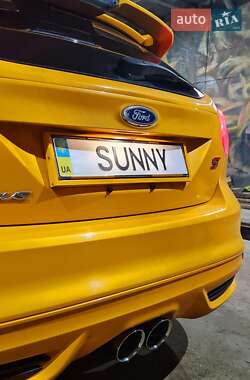 Хэтчбек Ford Focus 2013 в 