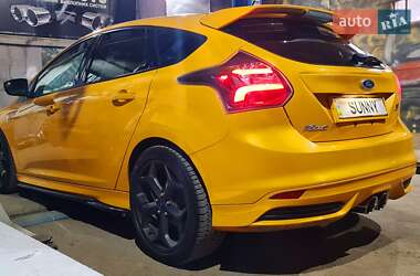 Хэтчбек Ford Focus 2013 в 