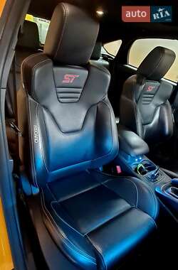 Хэтчбек Ford Focus 2013 в 