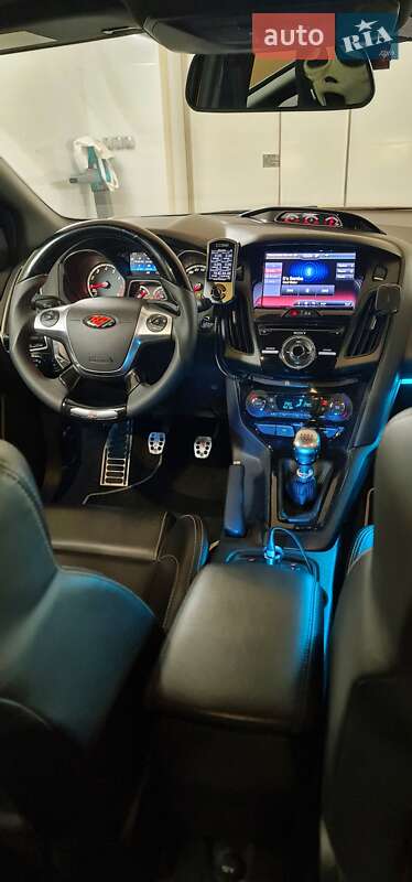 Хэтчбек Ford Focus 2013 в Киеве фото 48 Хэтчбек Ford Focus 2013 в Киеве