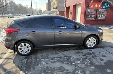Хэтчбек Ford Focus 2015 в 