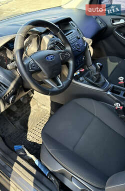 Хэтчбек Ford Focus 2015 в 