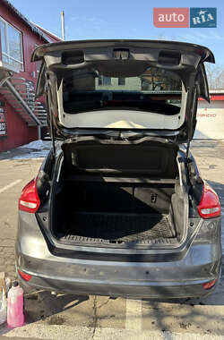 Хэтчбек Ford Focus 2015 в 