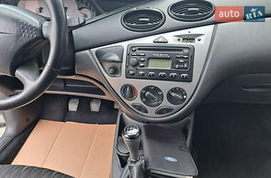 Хэтчбек Ford Focus 2001 в 