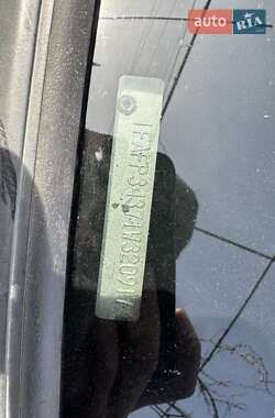 Седан Ford Focus 2001 в 