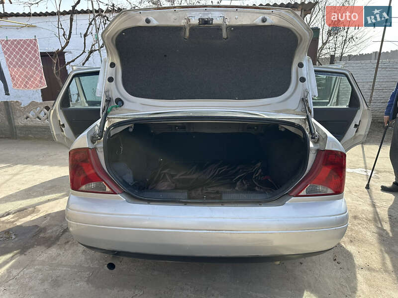 Седан Ford Focus 2001 в Херсоне