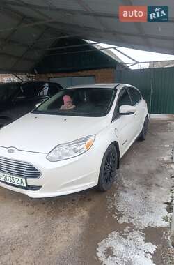 Хэтчбек Ford Focus 2013 в 