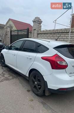 Хэтчбек Ford Focus 2013 в 