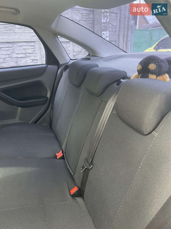 Седан Ford Focus 2010 в Днепре фото 12 Седан Ford Focus 2010 в Днепре