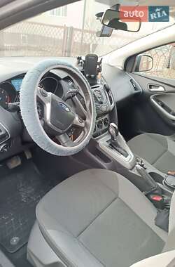 Хэтчбек Ford Focus 2011 в 