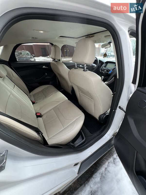 Седан Ford Focus 2015 в Корнине