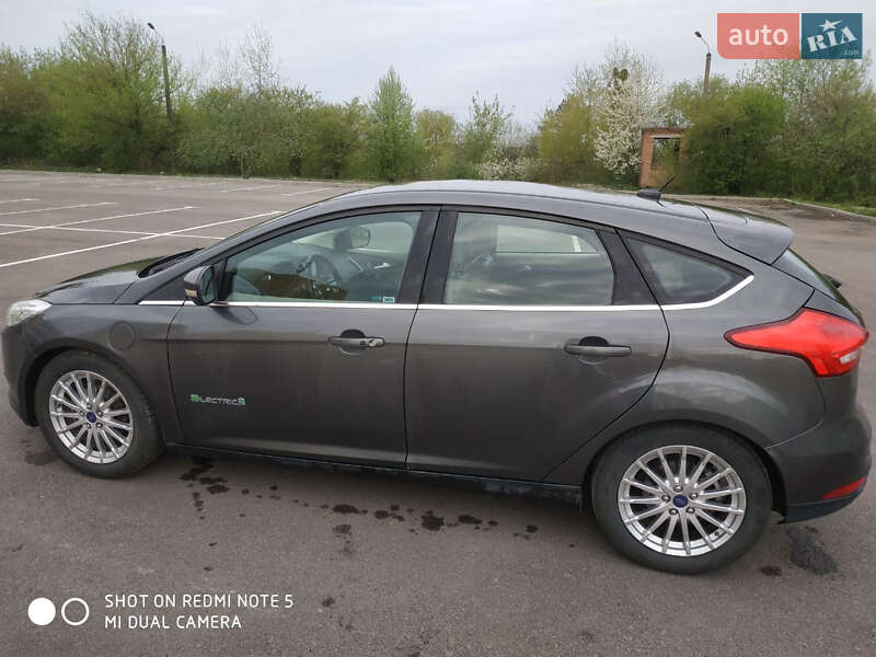 Хэтчбек Ford Focus 2015 в Ровно