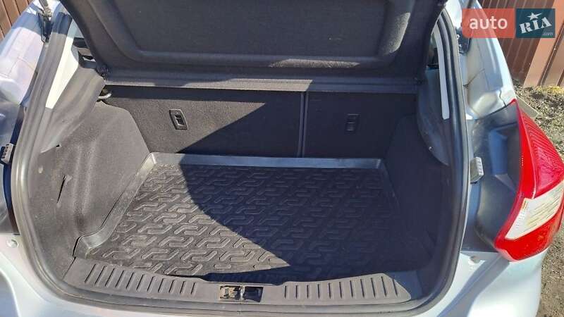 Хэтчбек Ford Focus 2014 в Глухове